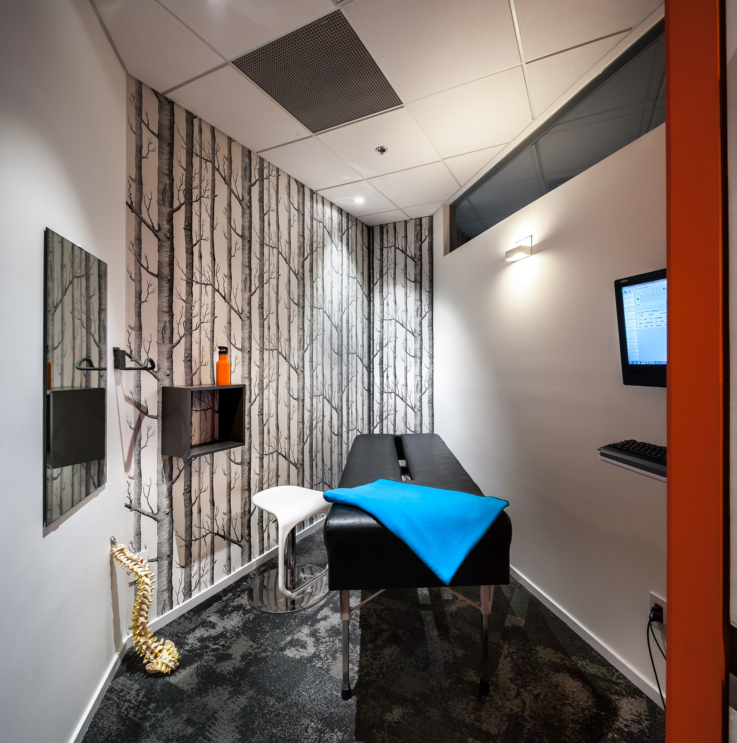 打破常规的 Yorkville Design Centre 医生办公室-9