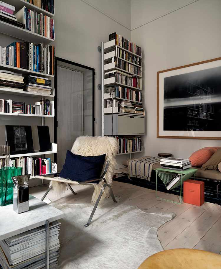 带对比色和开放式储物空间的瑞典公寓-10