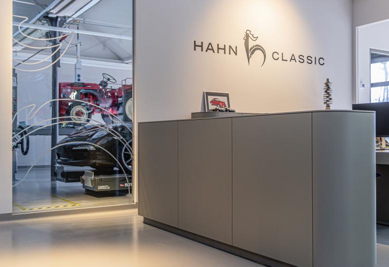 Hahn Classic 汽车展厅与车间丨德国-10