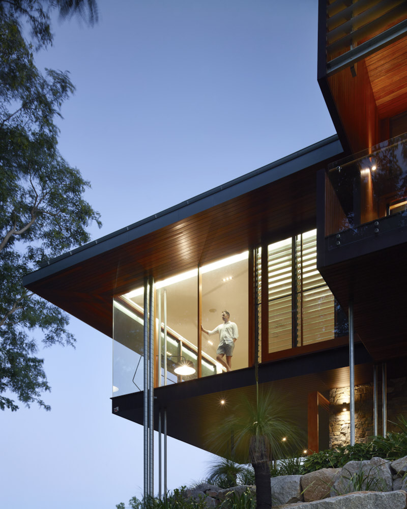 鹿 hurst 别墅 | 现代主义倾向的透明与坚实之作-11