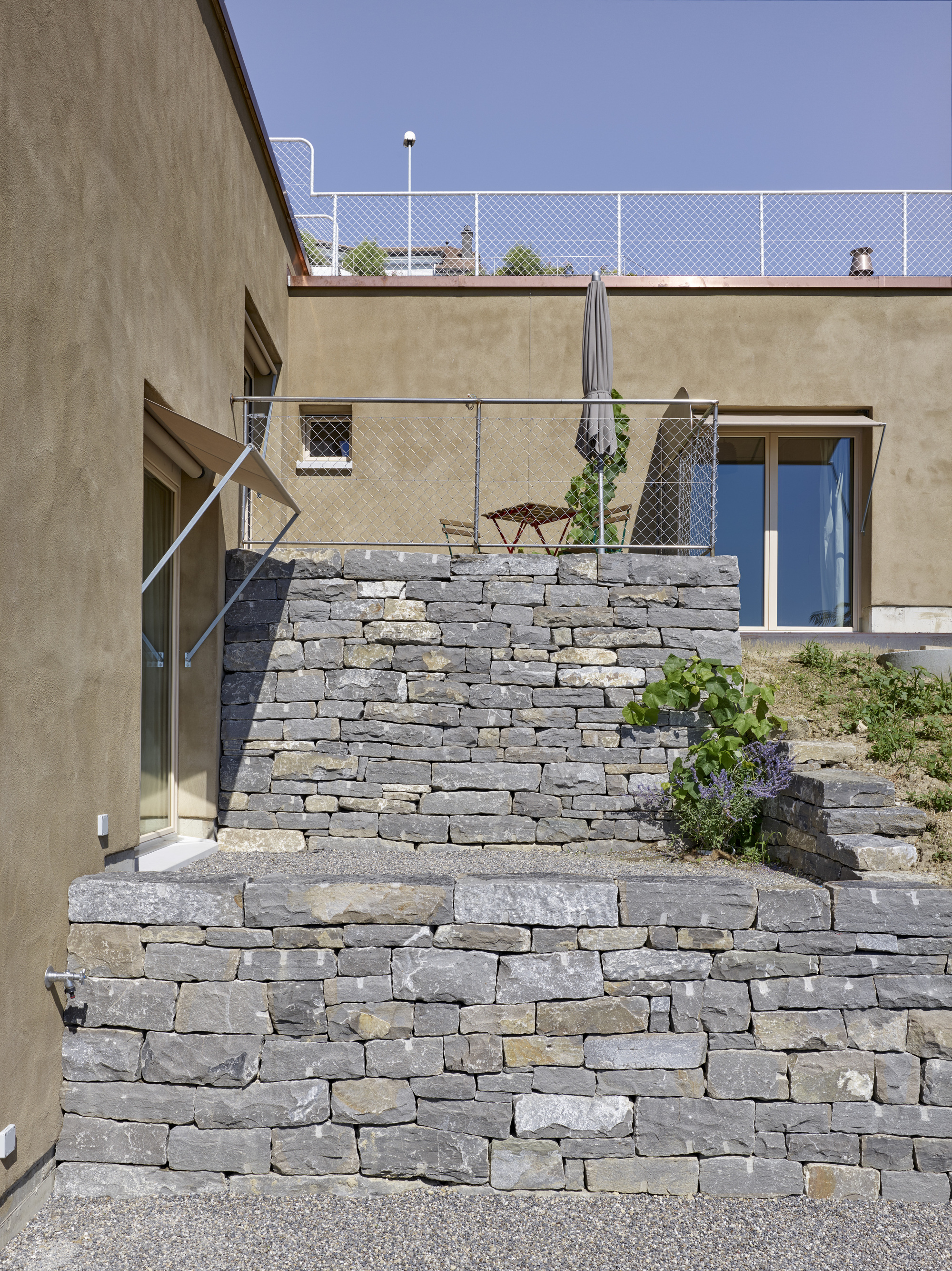 Mont Vully 两栋公寓 | 自然低排放材料打造宜居空间-11