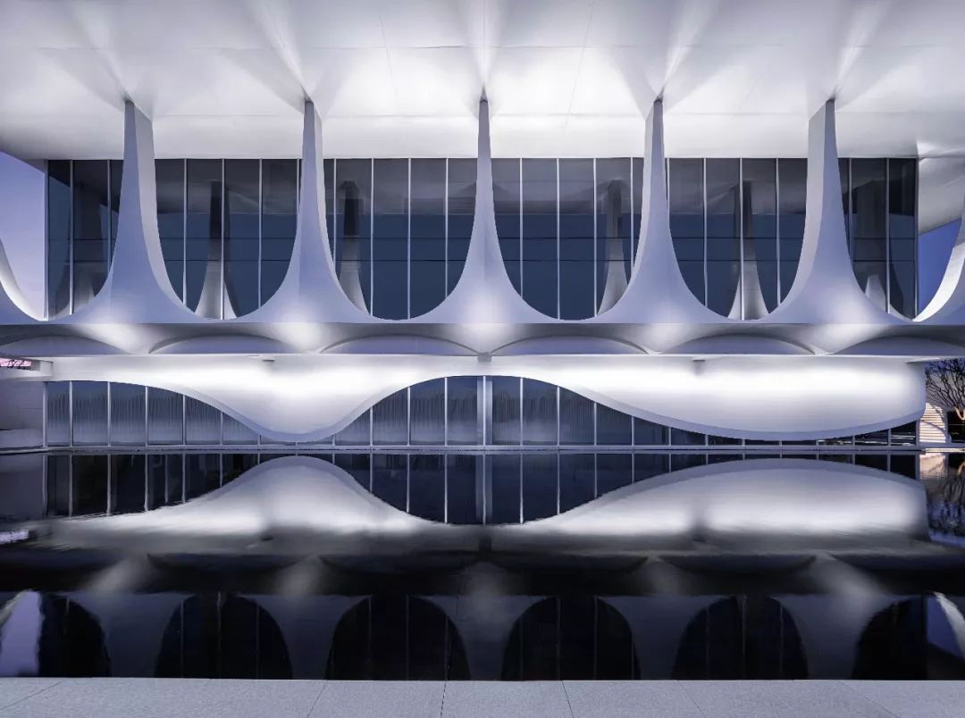 南京中海·左岸澜庭 | 曲线之美，诠释现代建筑的灵动与诗意-26