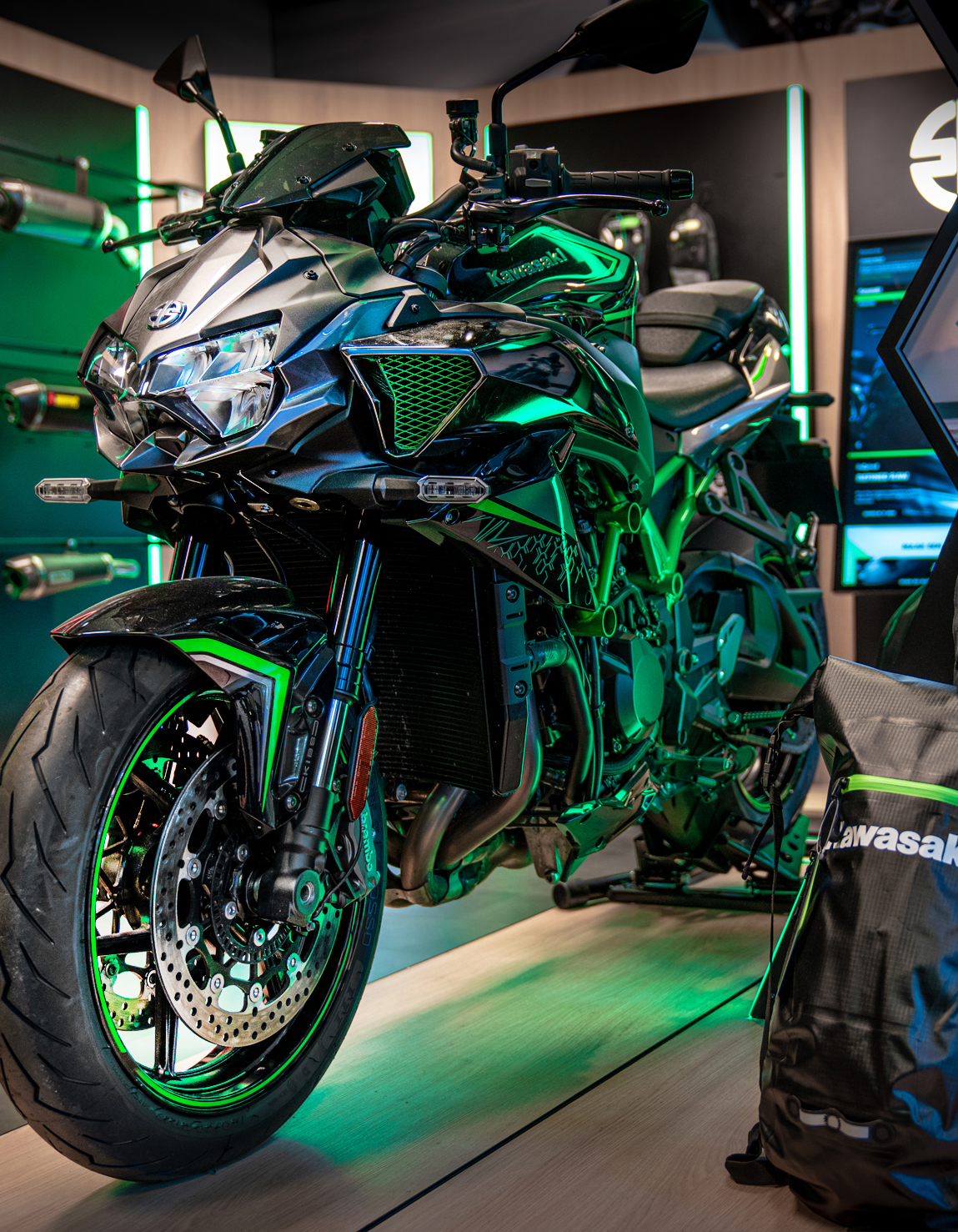 Kawasaki Motors 新零售形象店丨Impact-17