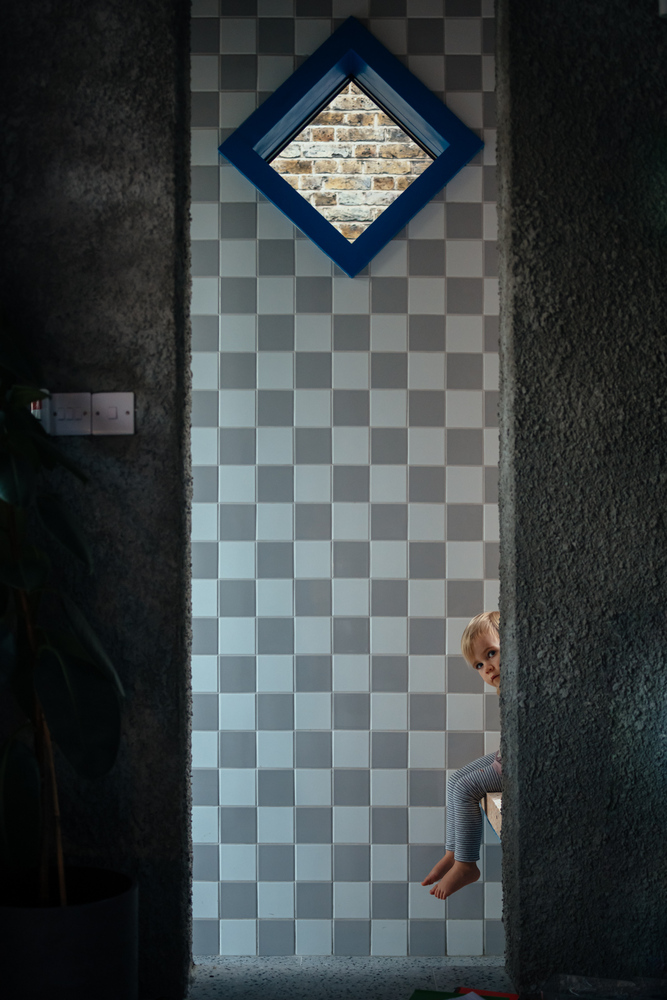 色彩斑斓的“山景房” · 英国伦敦的现代家庭住宅设计丨CAN-44