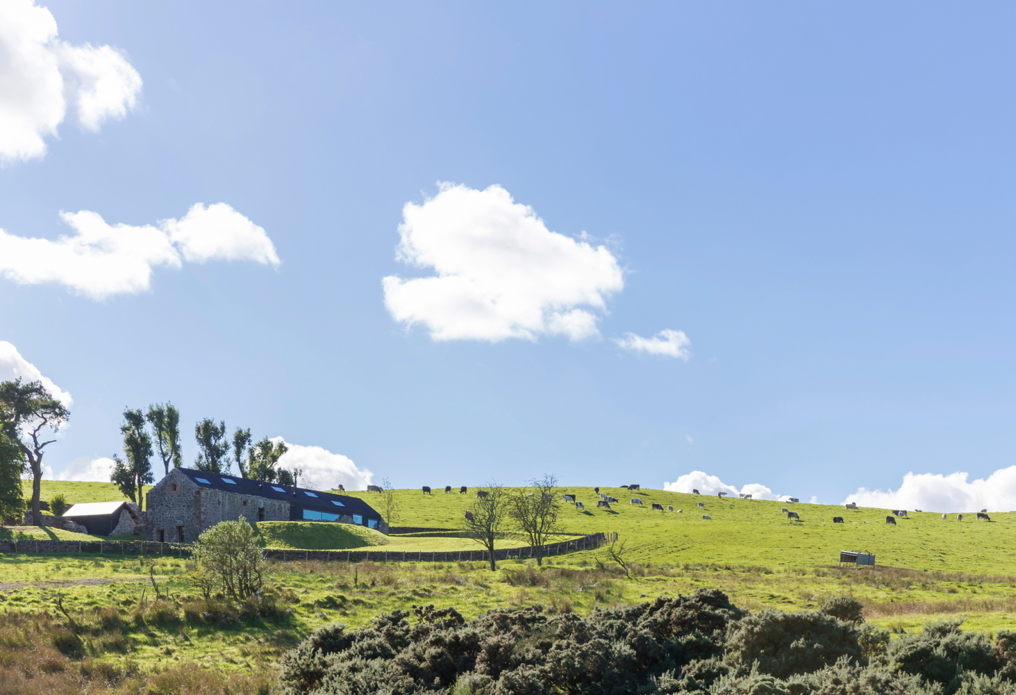 苏格兰废墟中的现代私人住宅-48