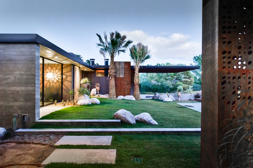 Little Tuscany Retreat Absorbs the 360 Degrees of Captivating Mountain Views-12