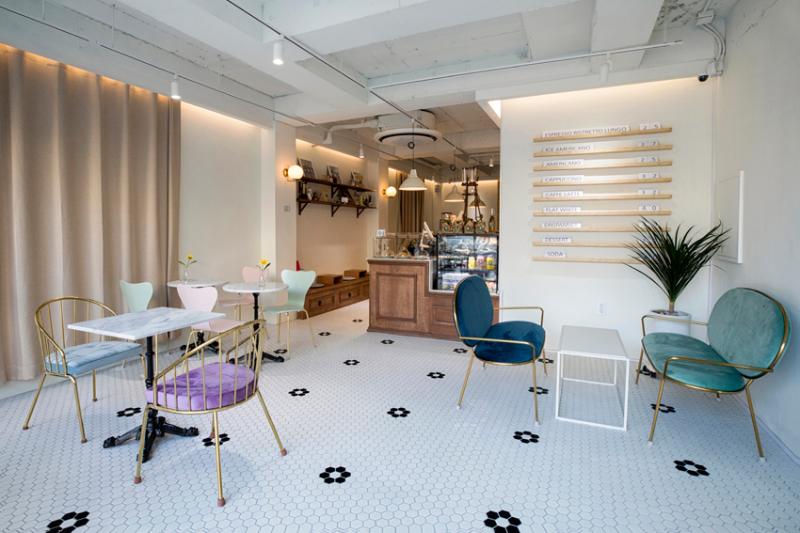 二十平米咖啡厅的精致设计-2