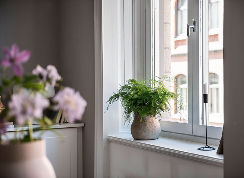 瑞典温馨公寓设计 | 书架与暖色调打造舒适空间-16