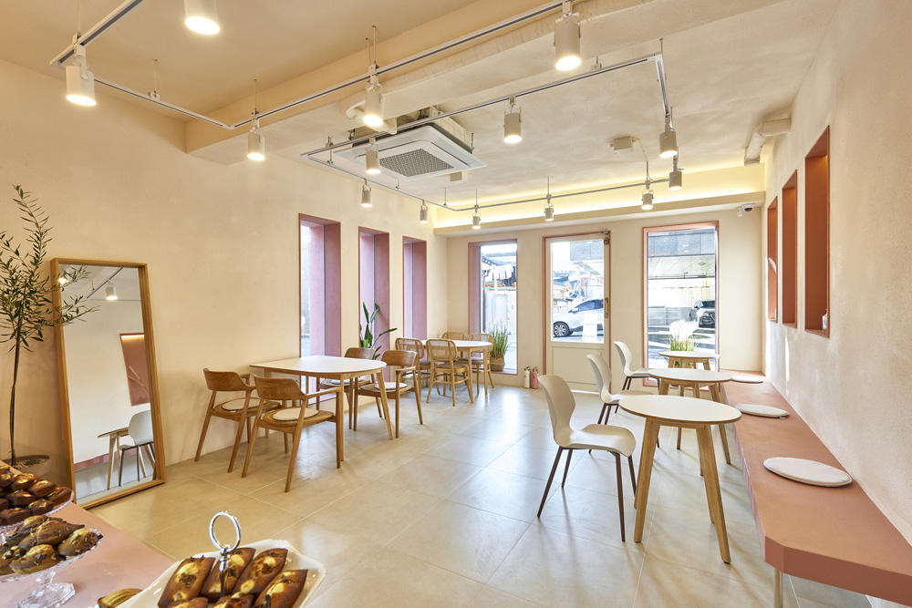 13 坪水原咖啡厅，粉红外观点亮空间设计-8