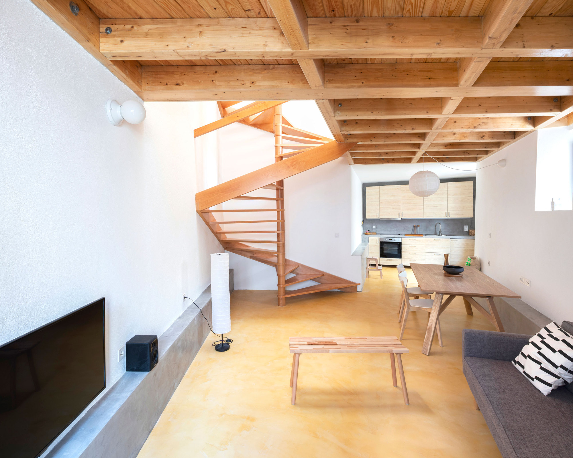 葡萄牙历史小镇中的跨洋重建公寓-12