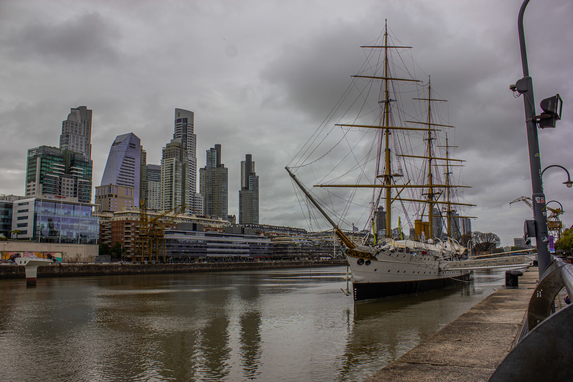 Puerto Madero un día nublado-9