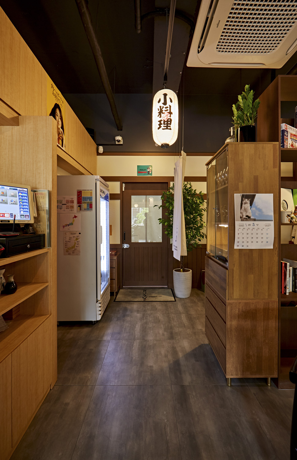 白色与木质，打造 19 平米极简主义室内空间-13