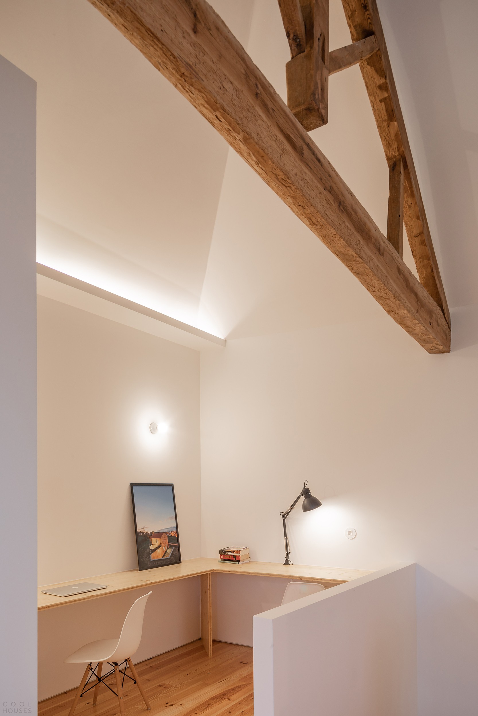 将乡村废弃房屋改造成现代舒适别墅丨葡萄牙丨Filipe Pina建筑工作室-11