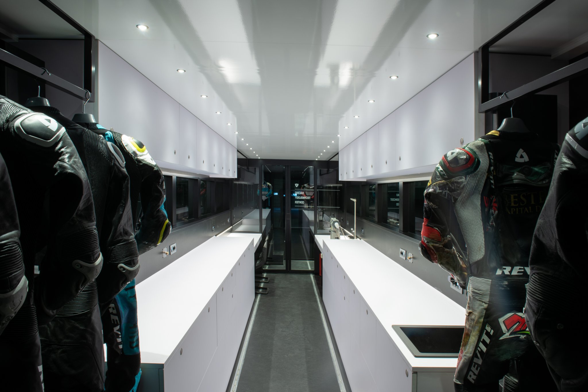 REV'IT! 赛车技术中心丨Martijn Frank Dirks-14