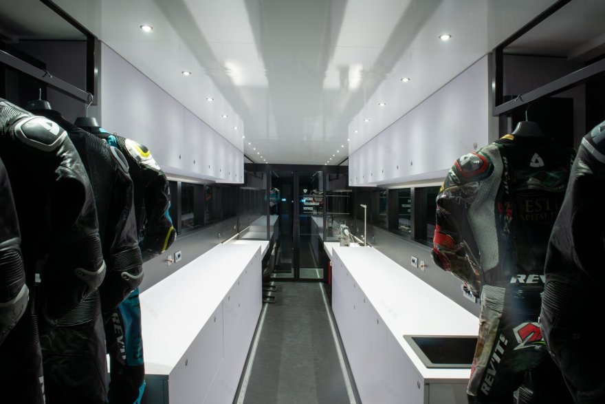 REV'IT! 赛车技术中心丨Martijn Frank Dirks-14