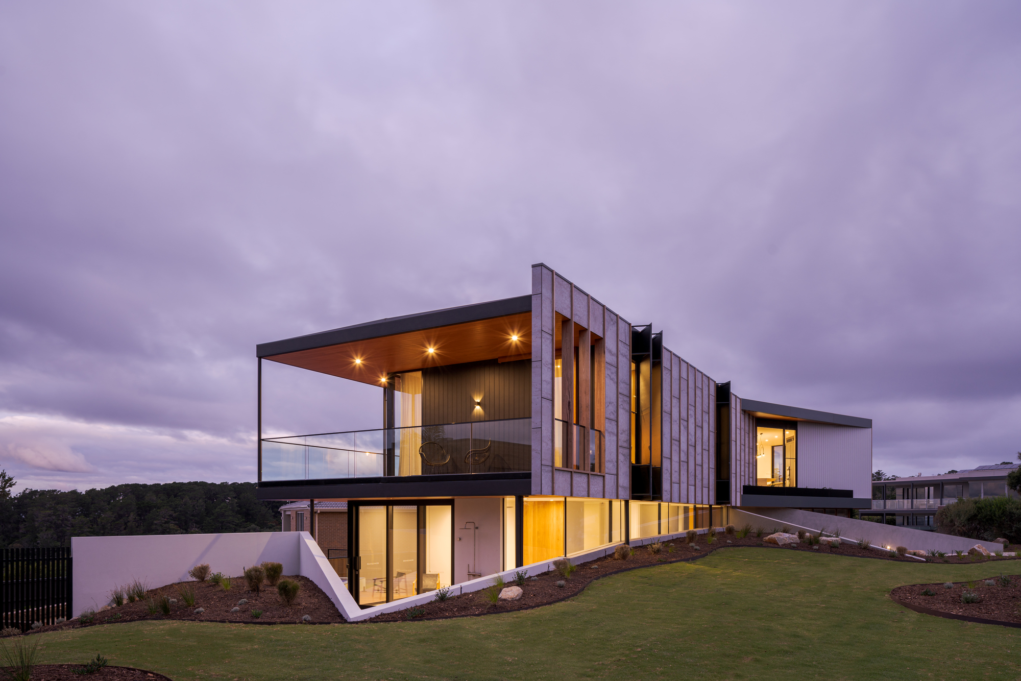 Three Angle House / Megowan Architectural-55