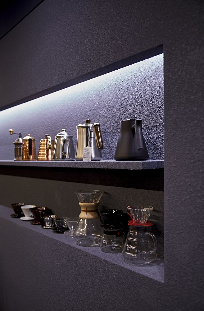 11 坪咖啡店，照明设计点亮黑色空间-9