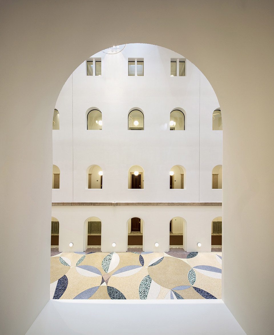 荷兰历史建筑变身为开放新兴办公空间  KAAN Architecten-16