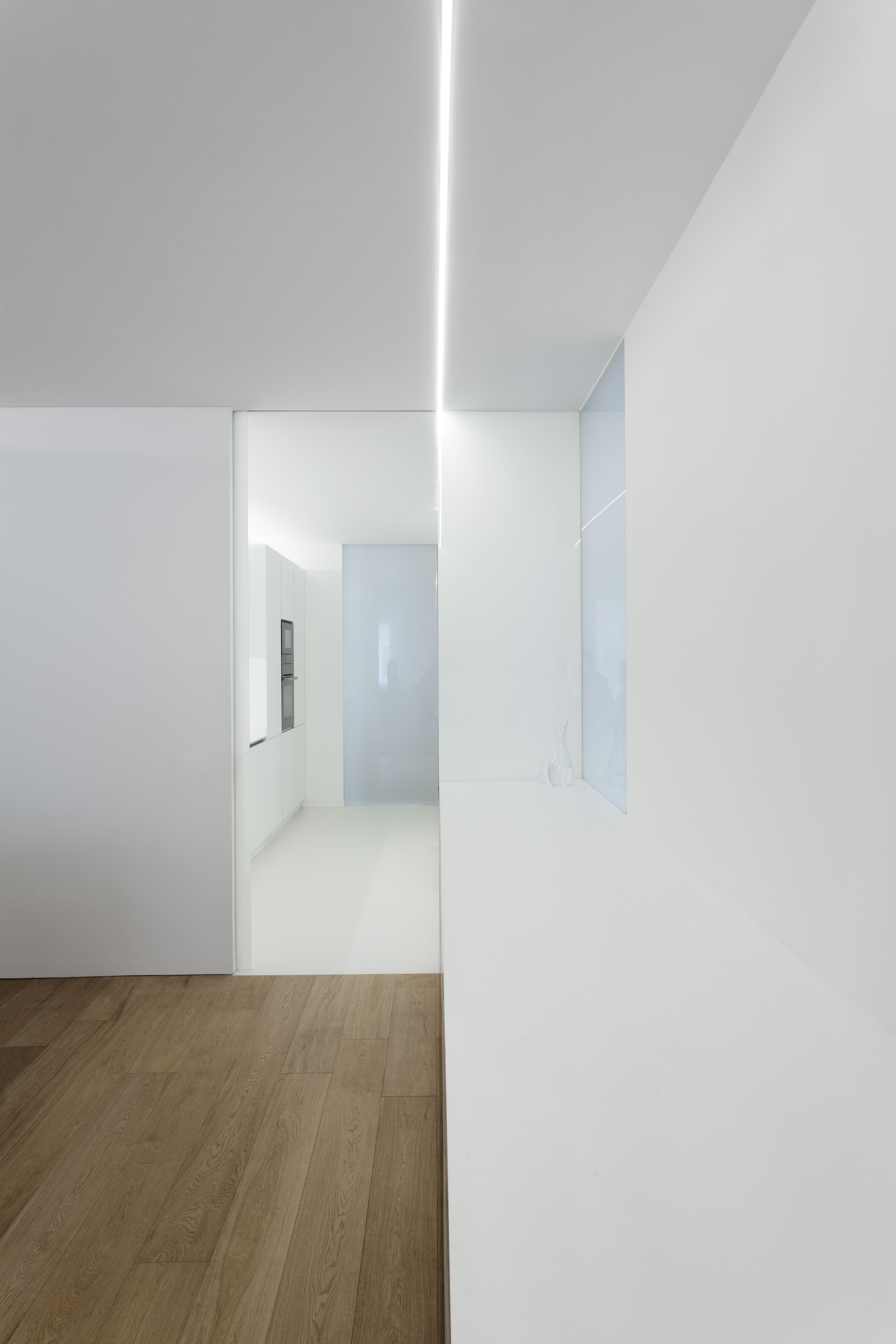 白漆润色,空间焕新——瓦伦西亚公寓设计-18