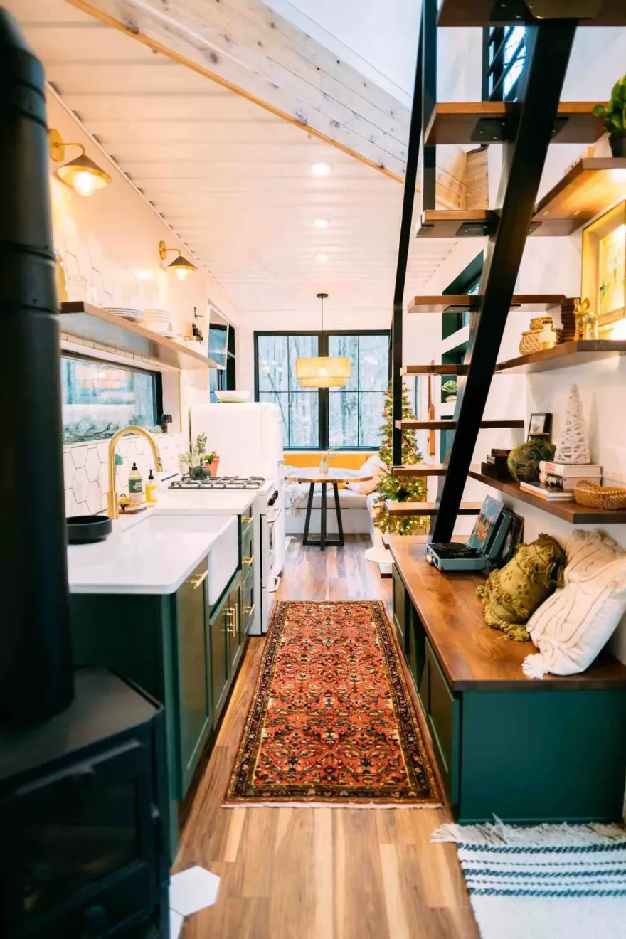 俄亥俄山丘上的集装箱别墅 · 玻璃美景与创意设计-3