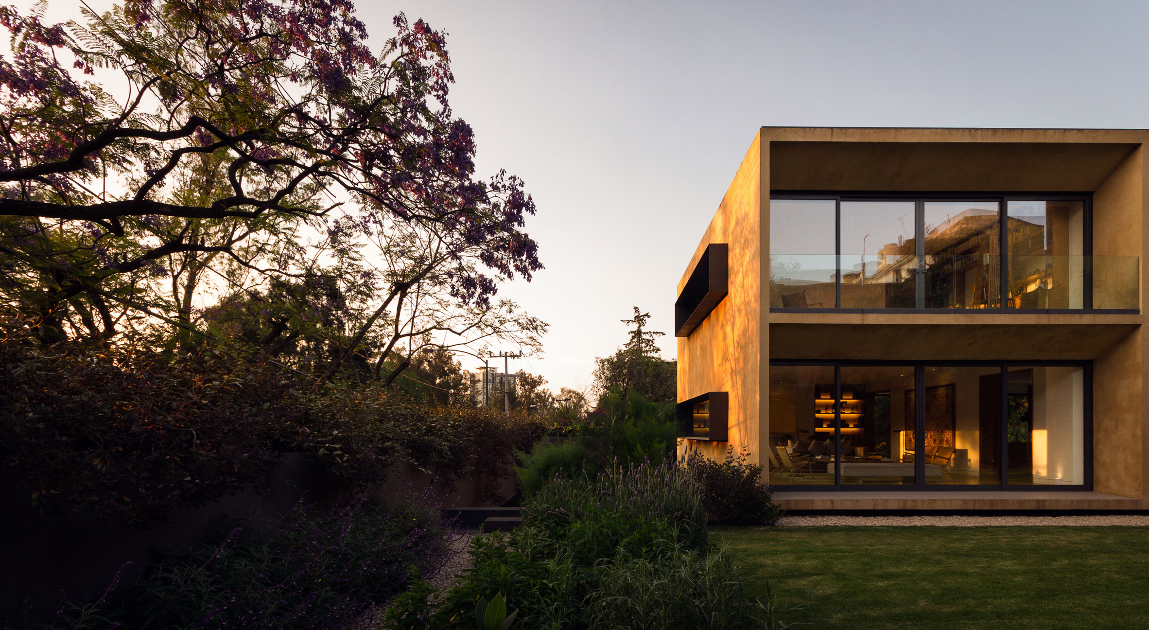 Andres Stebelski elevates clay "cube-shaped" house near Mexico City wood-4
