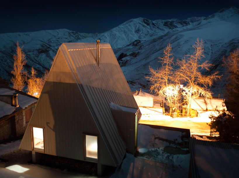 智利 A 字形尖顶别墅 | 山地建筑的简约之美-26