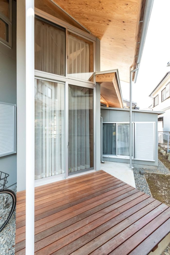 住み慣れた場所で建て直す内部化された庭を中心に家族が暮らす家 | Architecture | 100%LiFE-0