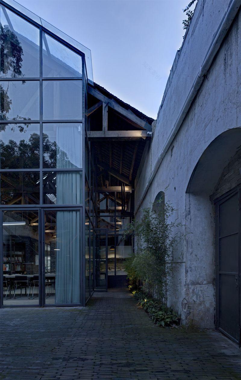 成都白药厂旧仓库的创意改造-23