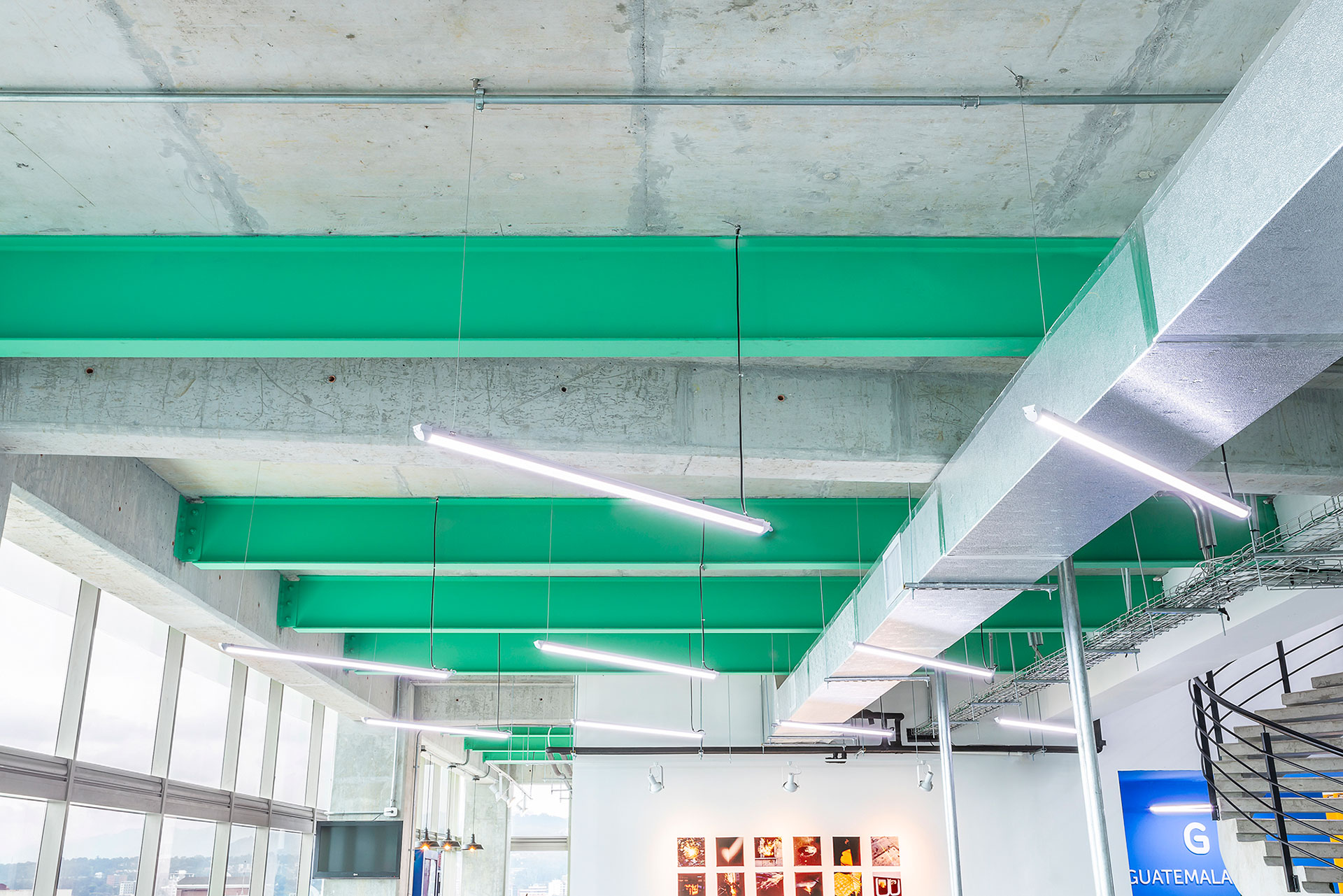 Guatemala 办公室 · 色彩活力协作空间-17