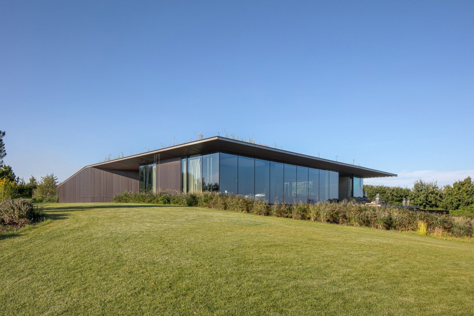 波兰现代河畔别墅，自然与人居的完美融合-12