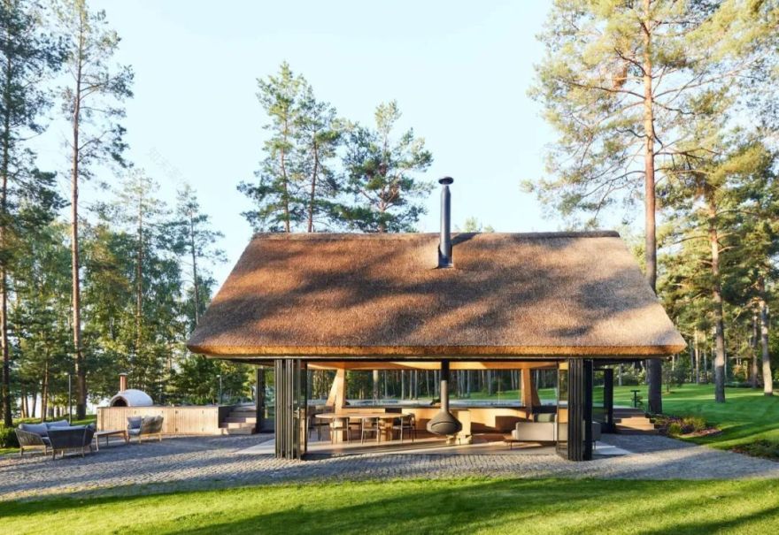 湖边森林中的钢构游泳池房丨立陶宛-25