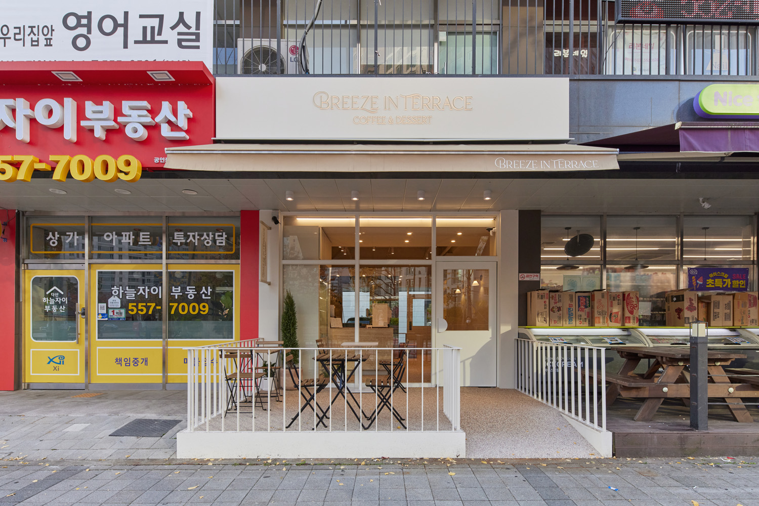 温馨舒适的 9 平米南阳주咖啡厅设计-2