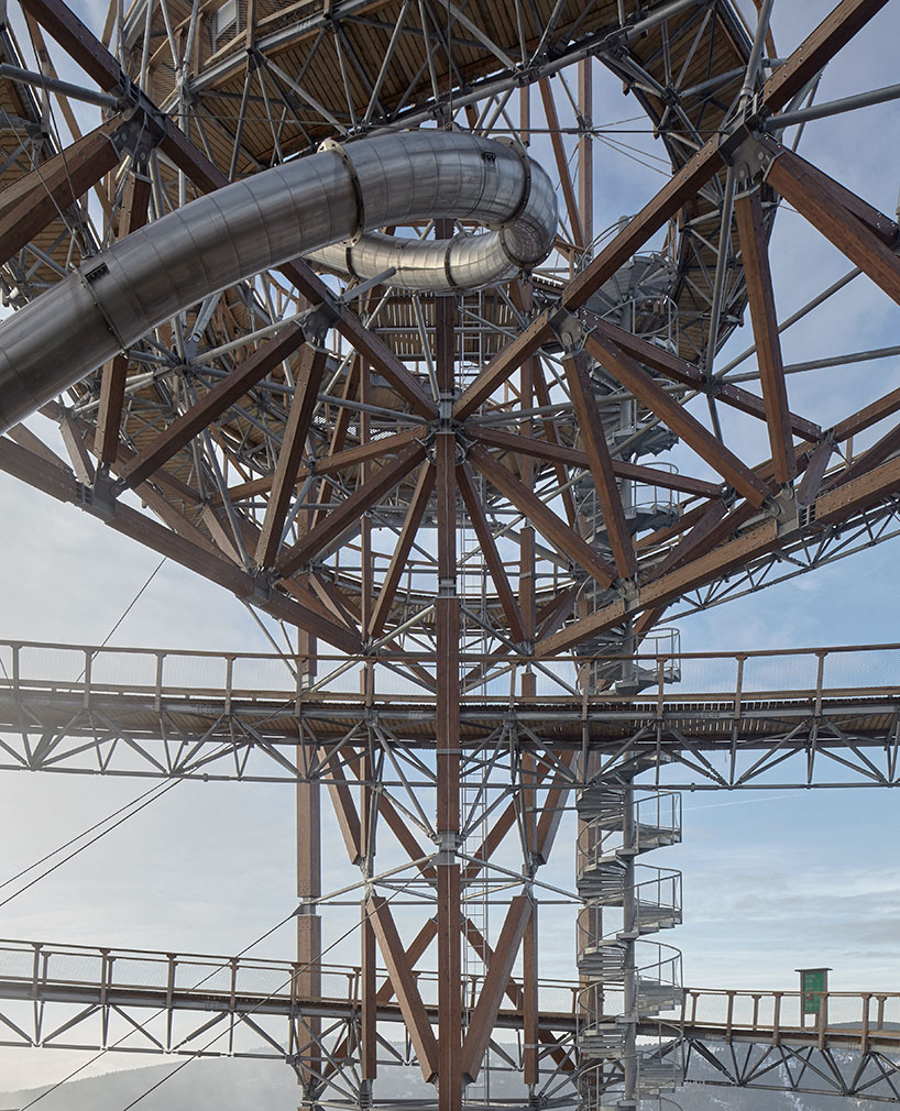 盘旋山林间的天空步道-11