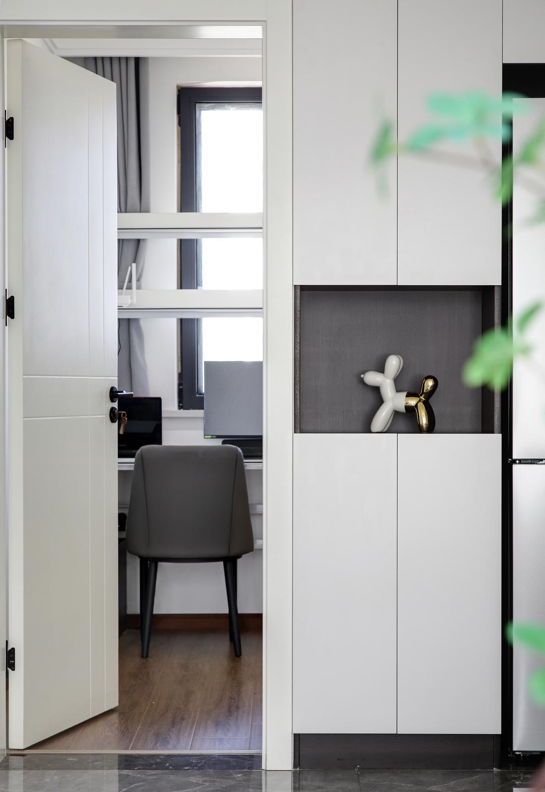 麻花辫胡茬的家-48