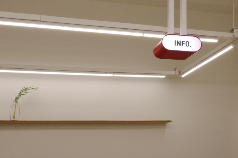 1996 年电信商店化繁为简的室内设计-18