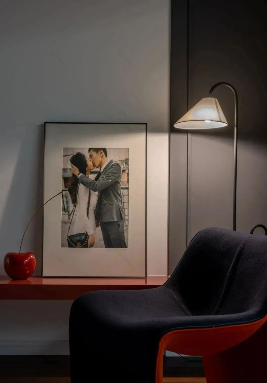 150㎡住宅,克莱因蓝、勃艮第红的融入,让空间更活泼、明艳!-29