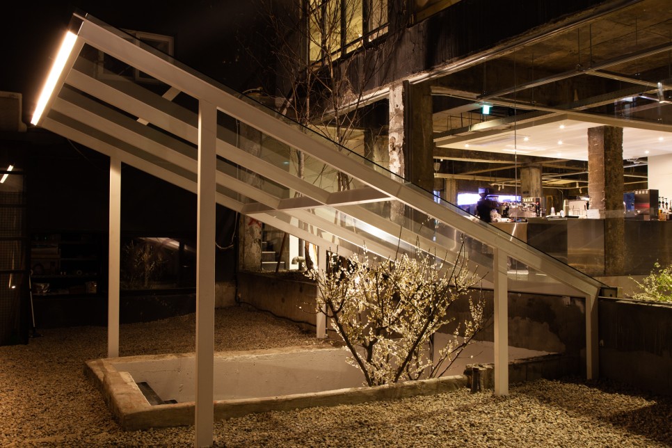 现代工业风 | 300 平米大型咖啡厅设计-23