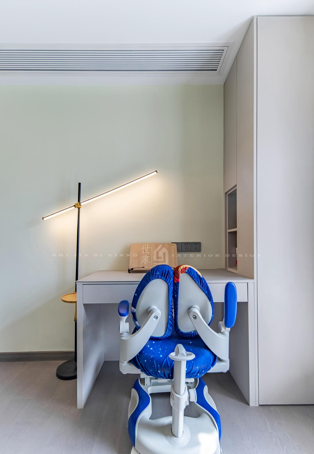 现代轻奢四居室装修设计-76