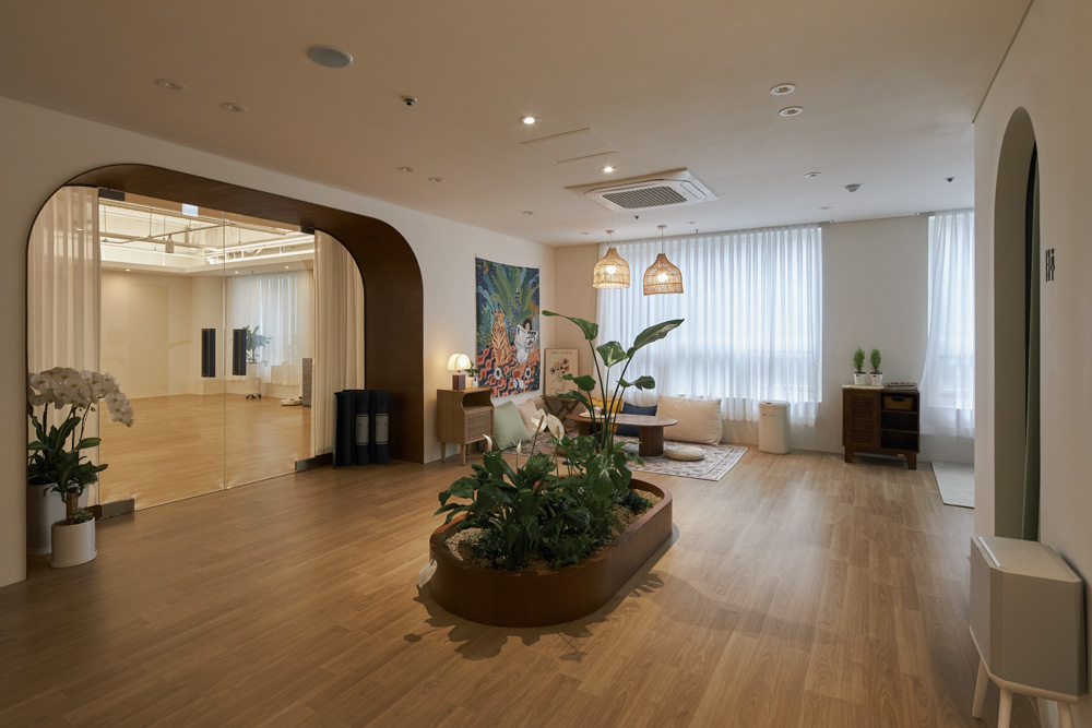 40 坪高级瑜伽空间，舒适氛围的室内设计佳作-4