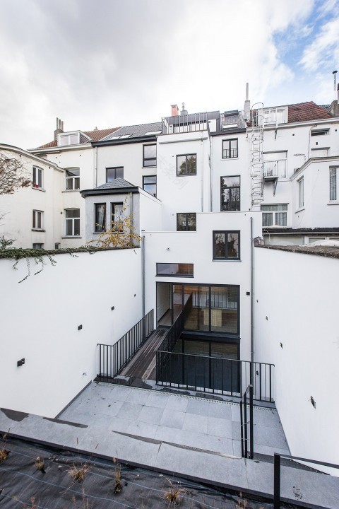 一座独栋住宅改造成4套住房的翻新项目-0