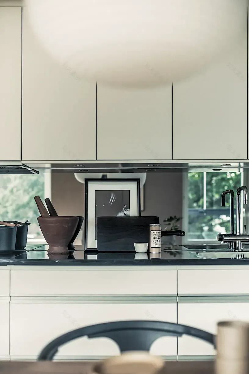 顶层阳光房设计,金属烟囱成亮点-4