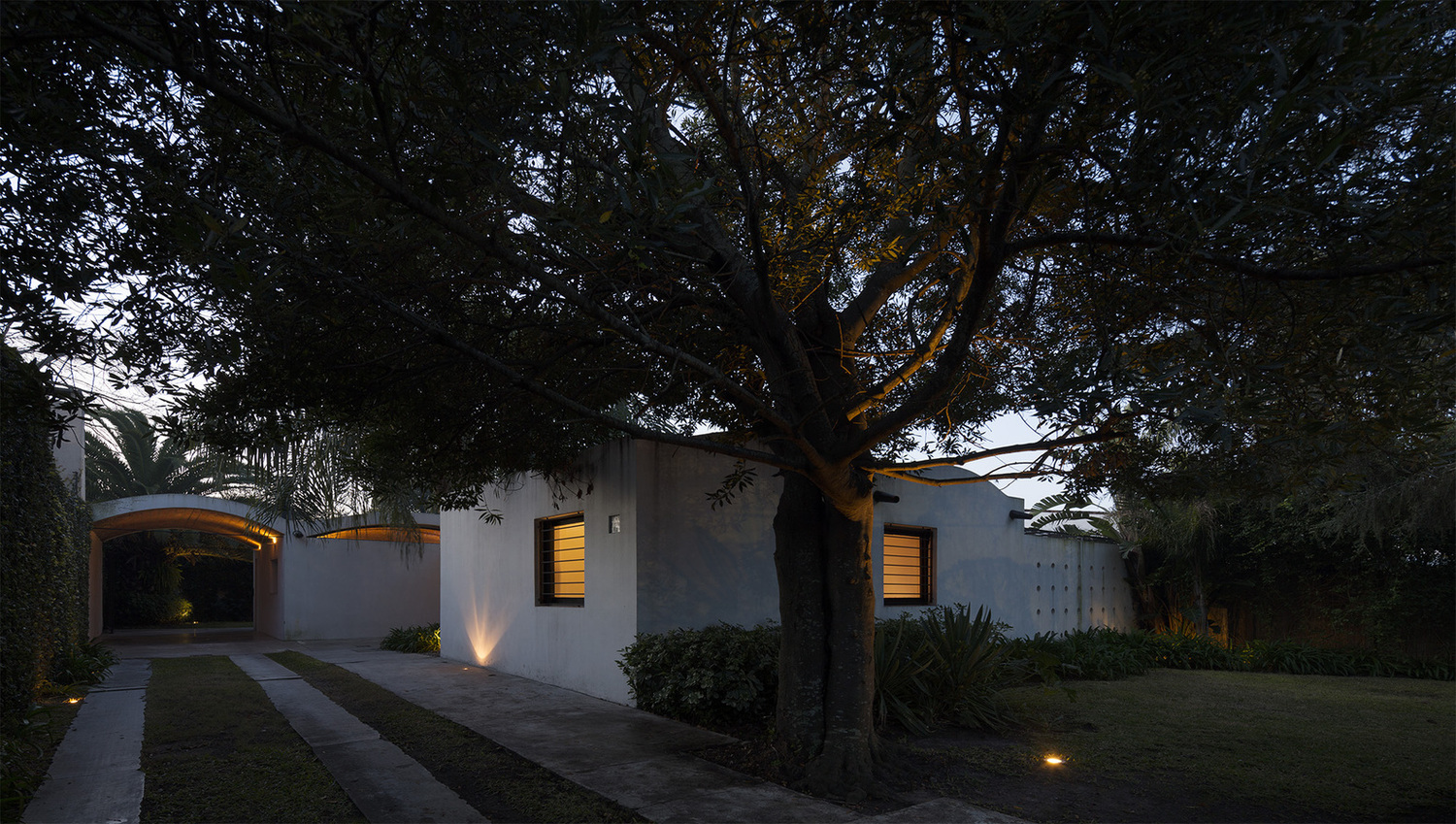 乌拉圭 HQ 住宅 | 带加泰罗尼亚穹顶的现代空间-18