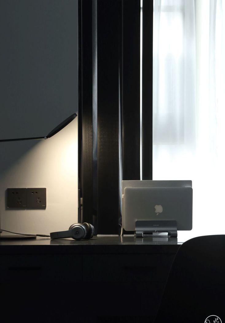 清羽设计丨平层丨黑白冷调如何打造温馨小家-32