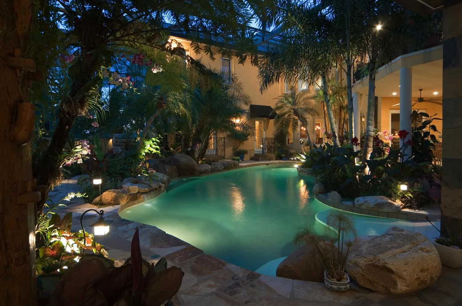 18 Awesome Tropical Outdoor Spaces For A Relaxing Backyard Oasis-13