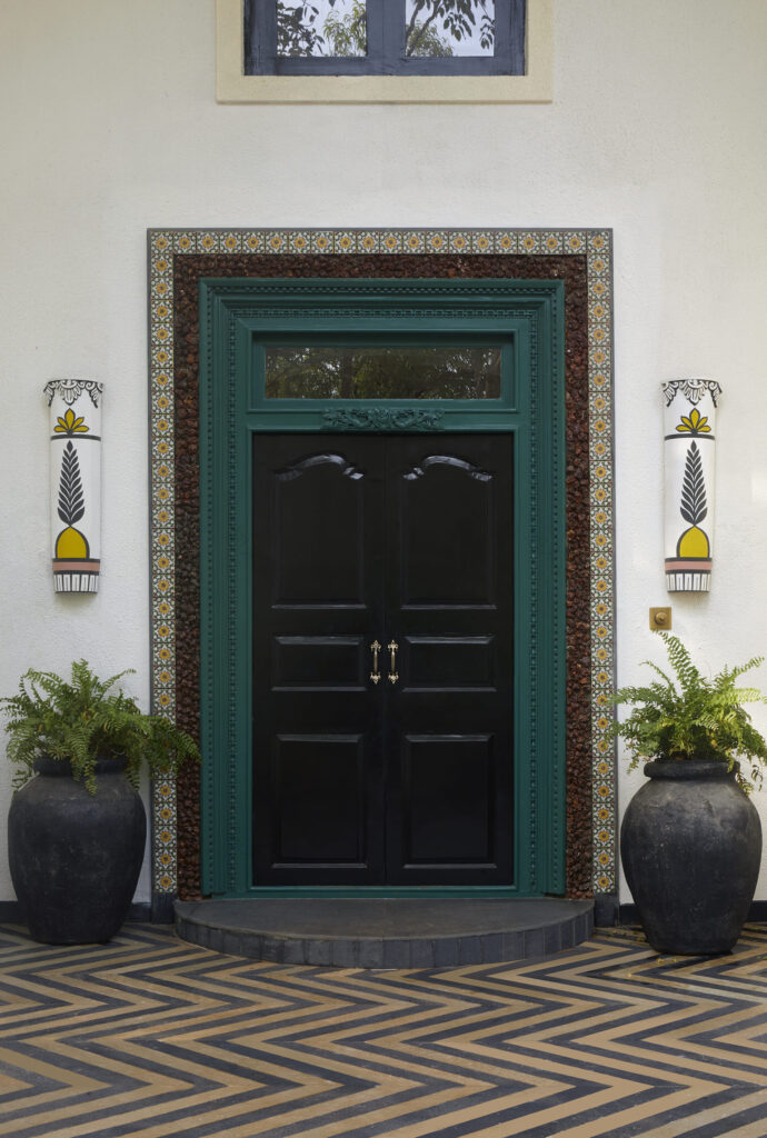 鸡蛋花庄园
注:Frangipani常见指鸡蛋花 ,Estate有庄园、地产等意思,结合语境这里翻译为鸡蛋花庄园较为合适 丨FADD Studio-12