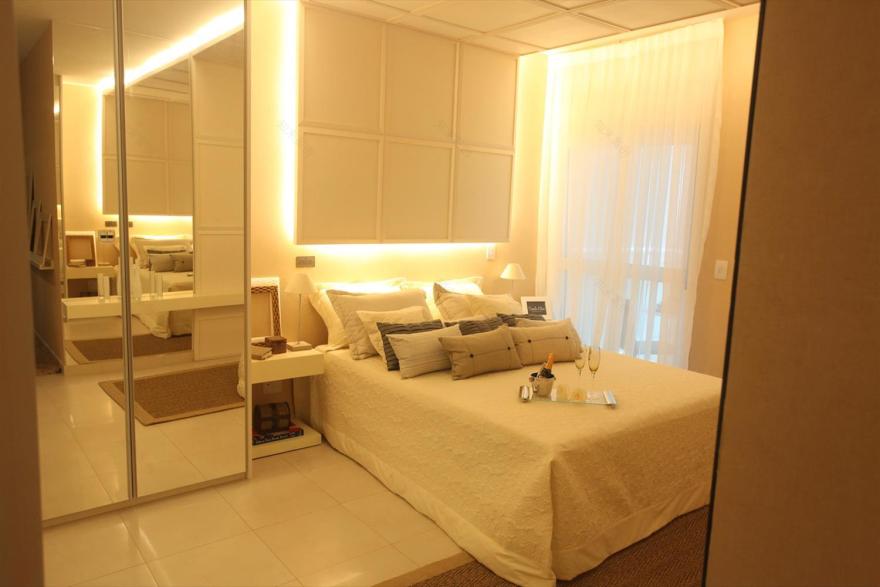 巴西海滩公寓,木质与镜面玻璃的优雅结合-11