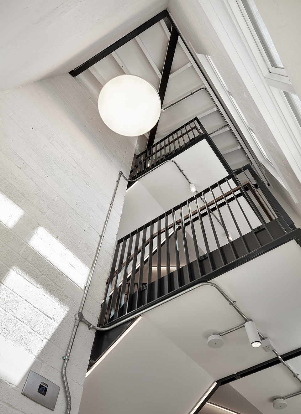 伦敦工业风办公楼，开放式空间展现原始魅力-8