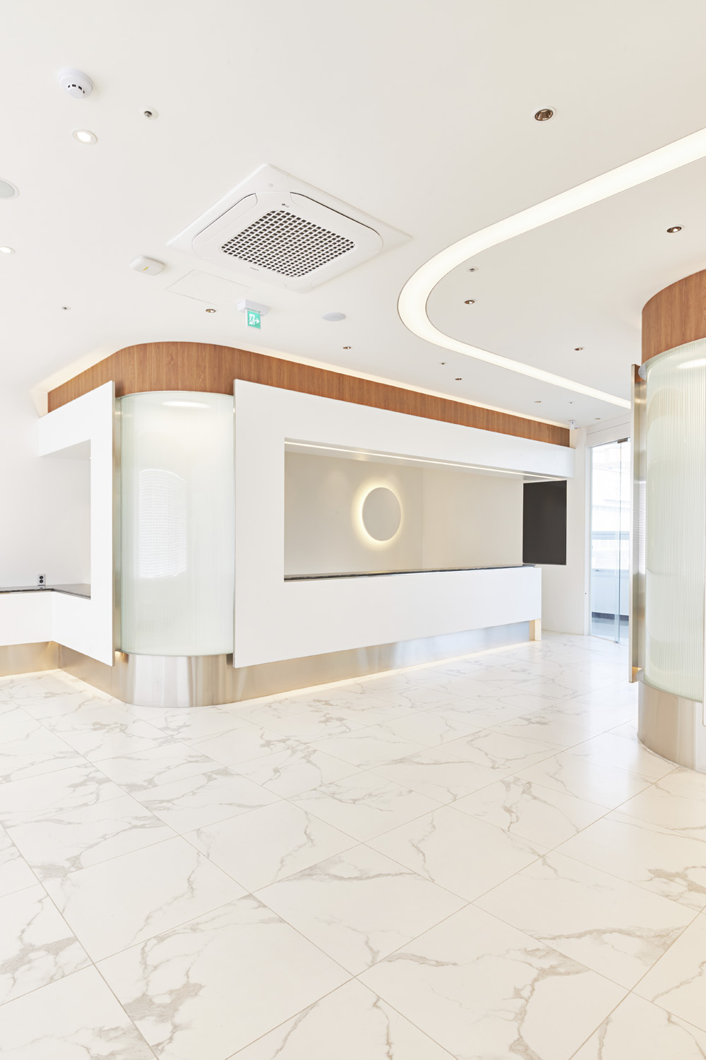 首尔牙科诊所 | 白色调的宁静空间-12