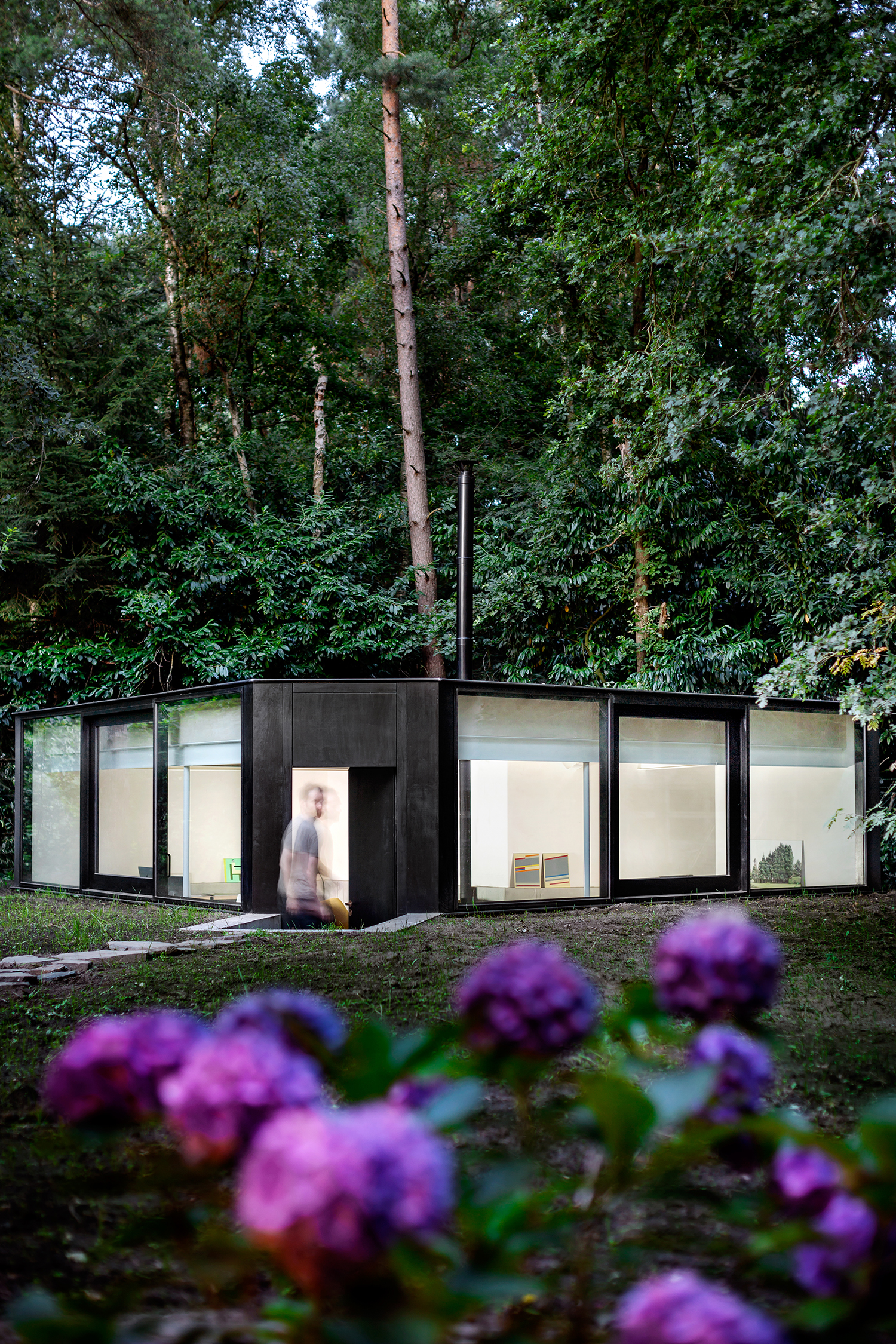 大众汽车屋（注：这里推测VW是大众汽车Volkswagen的缩写，House直译为屋，整体含义可能是大众汽车相关的场所，如展厅、门店等，需结合具体语境进一步准确理解 ） 丨Dirk Engelen等团队成员-7