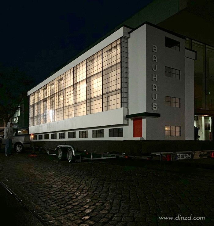 包豪斯百年纪念,“旋转三角形”巴士惊艳亮相-10